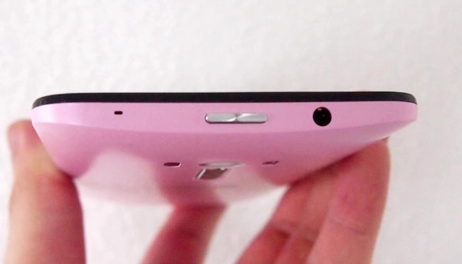 A phone of its size should have the power button located on the side for easier access.