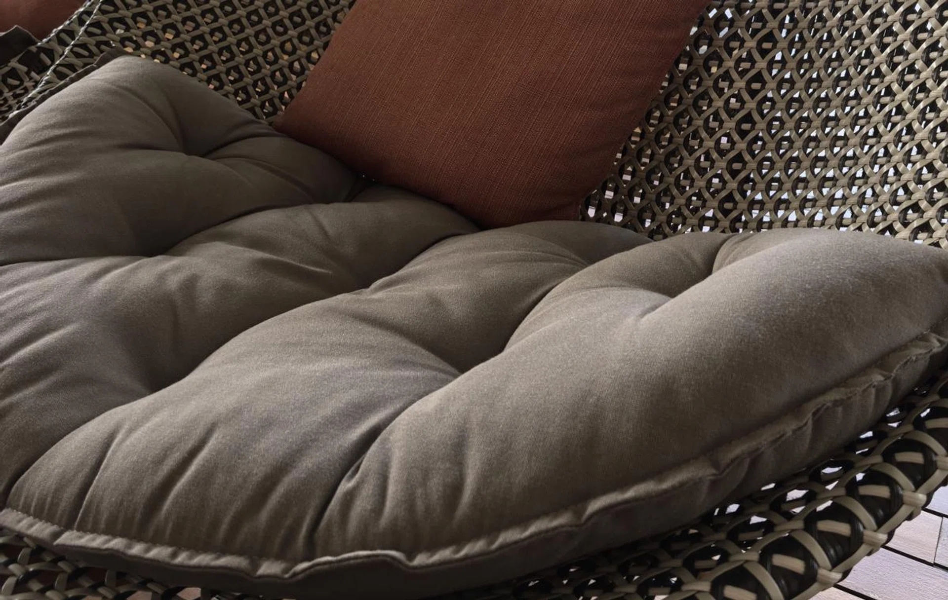 Main camera, 50MP zoomed in. Photo: HWZ.