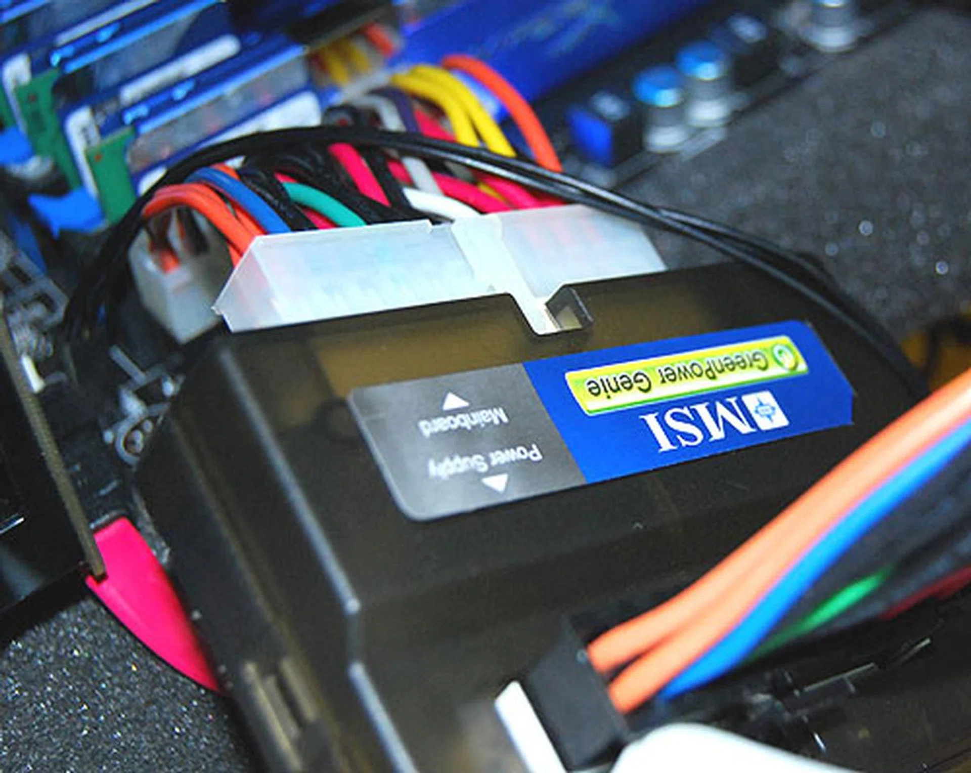 This GreenPower Genie sits between the PSU and the motherboard's ATX power connector and gives real-time readings of the voltages from the PSU. This information is then relayed to the various monitoring tools and utilities, like the DLED2 or the GreenPower Center application. 