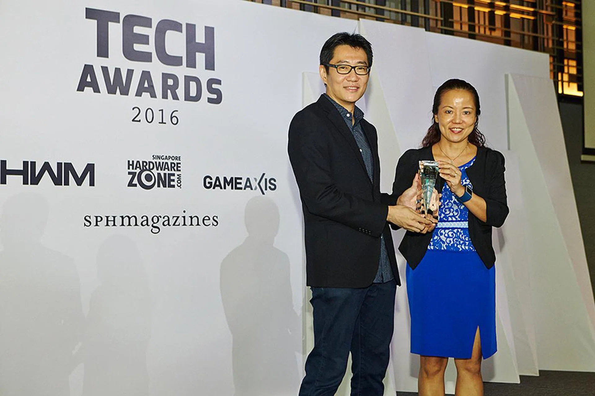 Ms. Mabel Chu from Fitbit is present to receive the inaugural Readers' Choice award for Best Activity Tracker Brand.