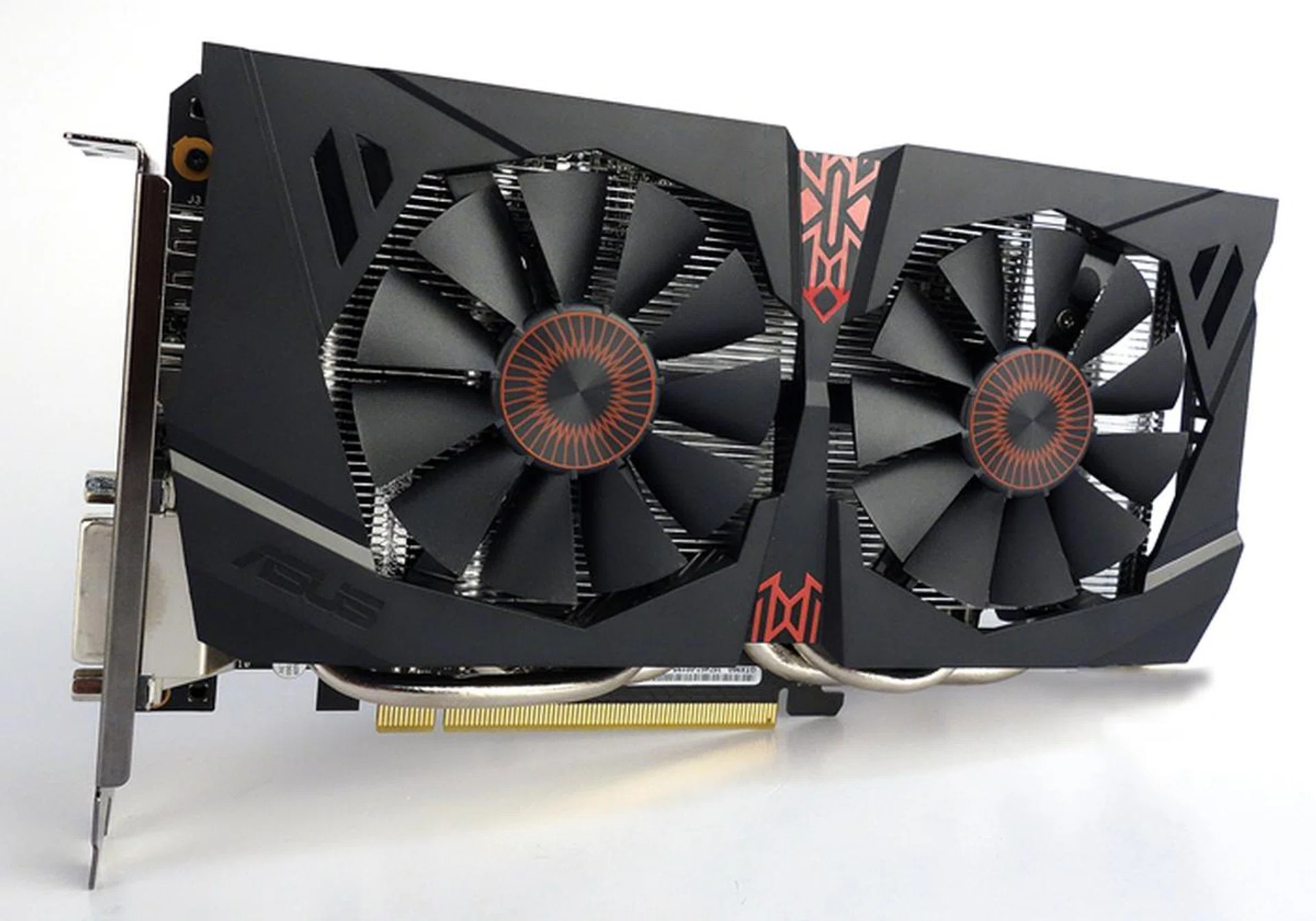 Our ASUS Strix GeForce GTX 960 was in OC mode right out of the box, with a base clock speed of 1253MHz, and a boost clock of 1317MHz. Its 2GB of GDDR5 memory modules operate at 7200MHz. 