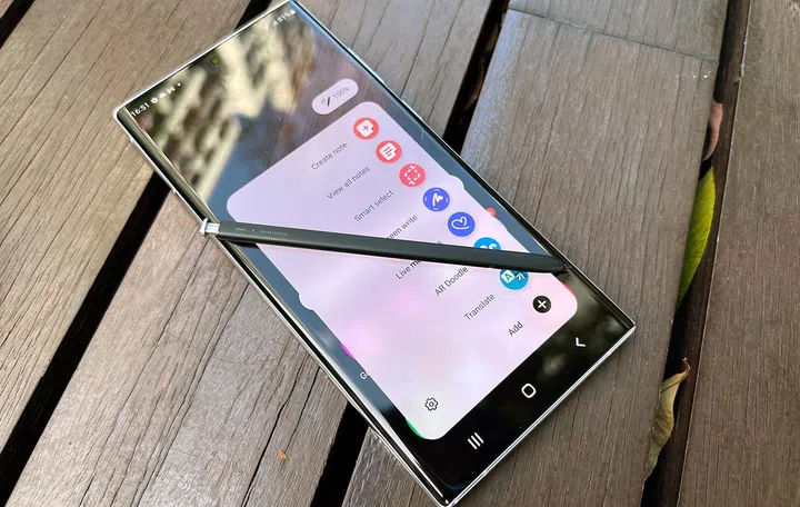 Our Samsung Galaxy S22 Ultra test unit.