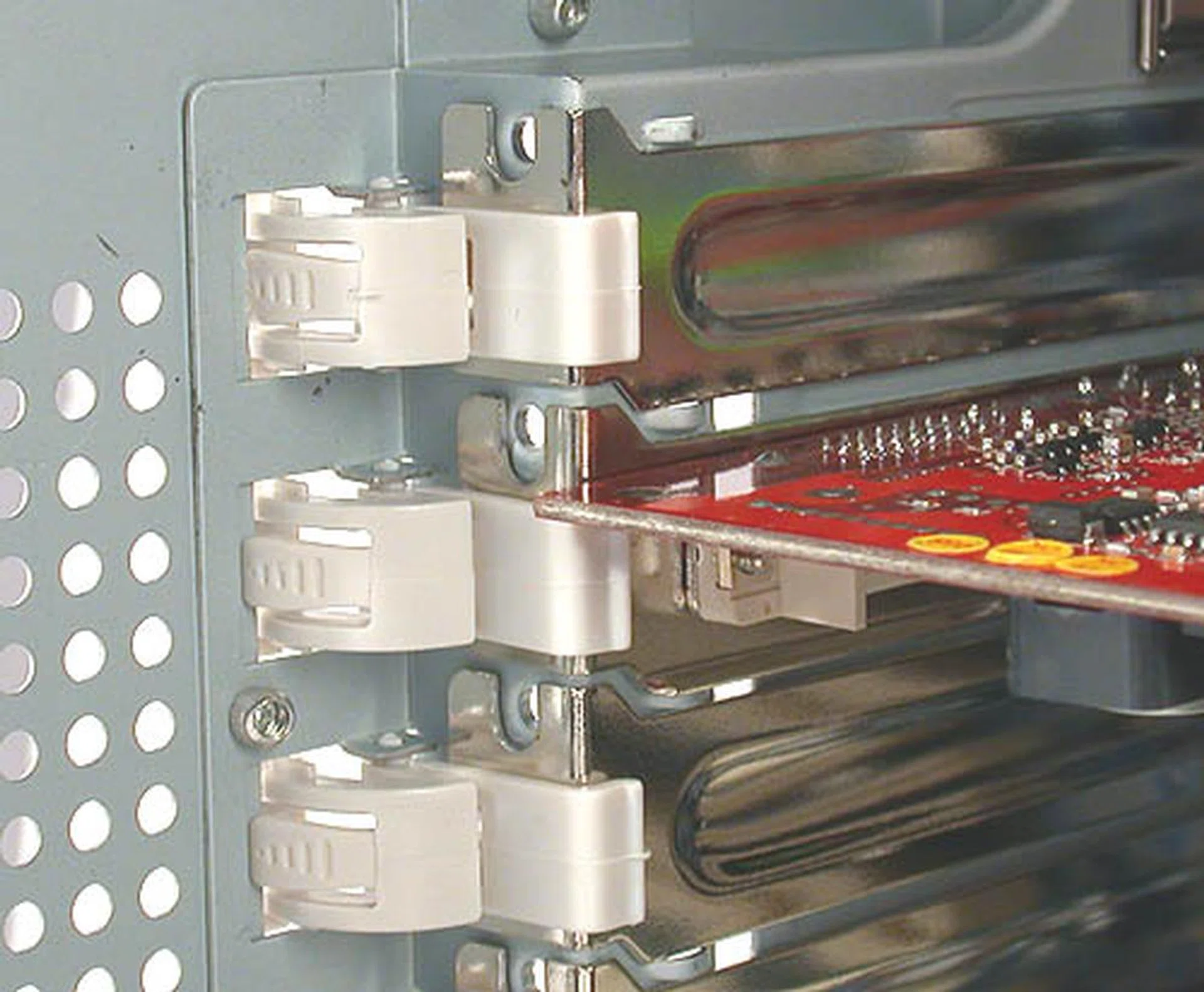 Locking your expansion cards was also very simple though it was not as secure as screws so we recommend that you add your own screws if you have any worries. 