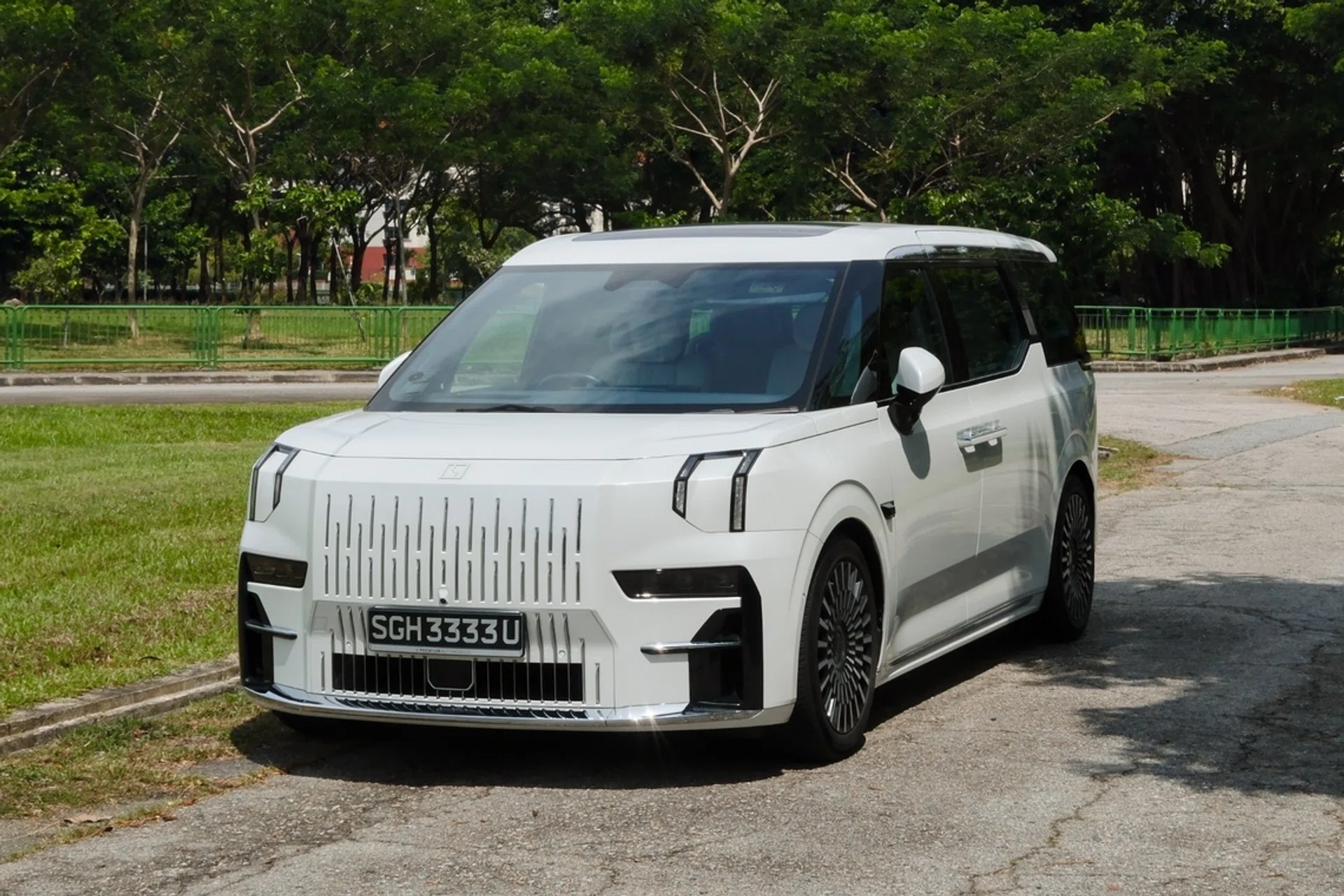 The Zeekr 009 Flagship