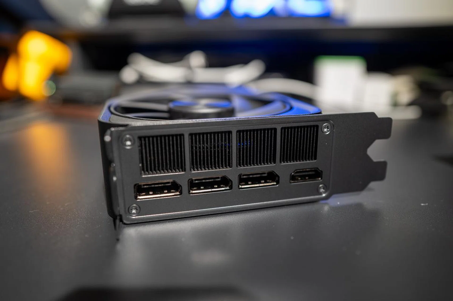 Looking at the backplate alone is impossible to tell which RTX 50 Series card it is. Image: HWZ