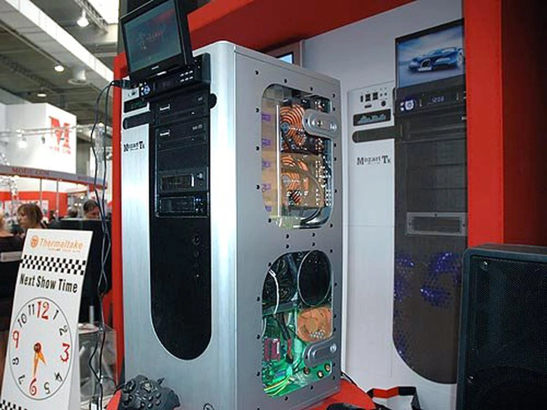 The Thermaltake Mozart Tx is their latest monster chassis measuring 330mm x 330mm x 730mm. The casing comes with five 120mm front intake fans, five 120mm rear exhaust fans and one 80mm rear exhaust fan. The case supports two motherboards, with the primary portion supporting ATX, micro-ATX, BTX, micro-BTX, nano-BTX and pico-BTX boards. The secondary portion supports a mini-ITX board. The case comes with one 7-inch drive bay, five 5.25-inch external bays, one 3.5-inch external bay and six 3.5-inch internal bays. The 7-inch bay is made exclusively for the optional Thermaltake 7-inch LCD monitor.