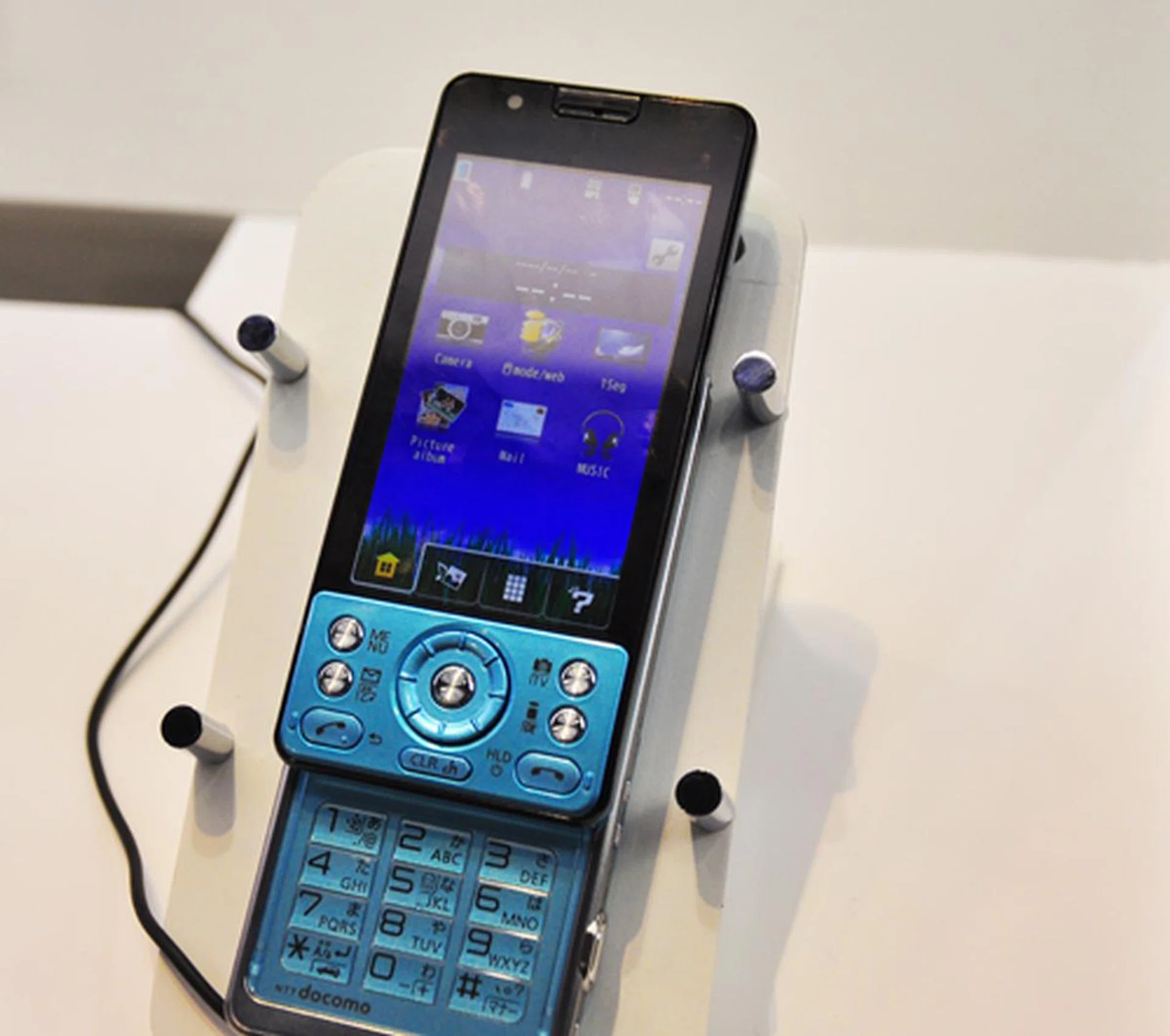 Part phone...