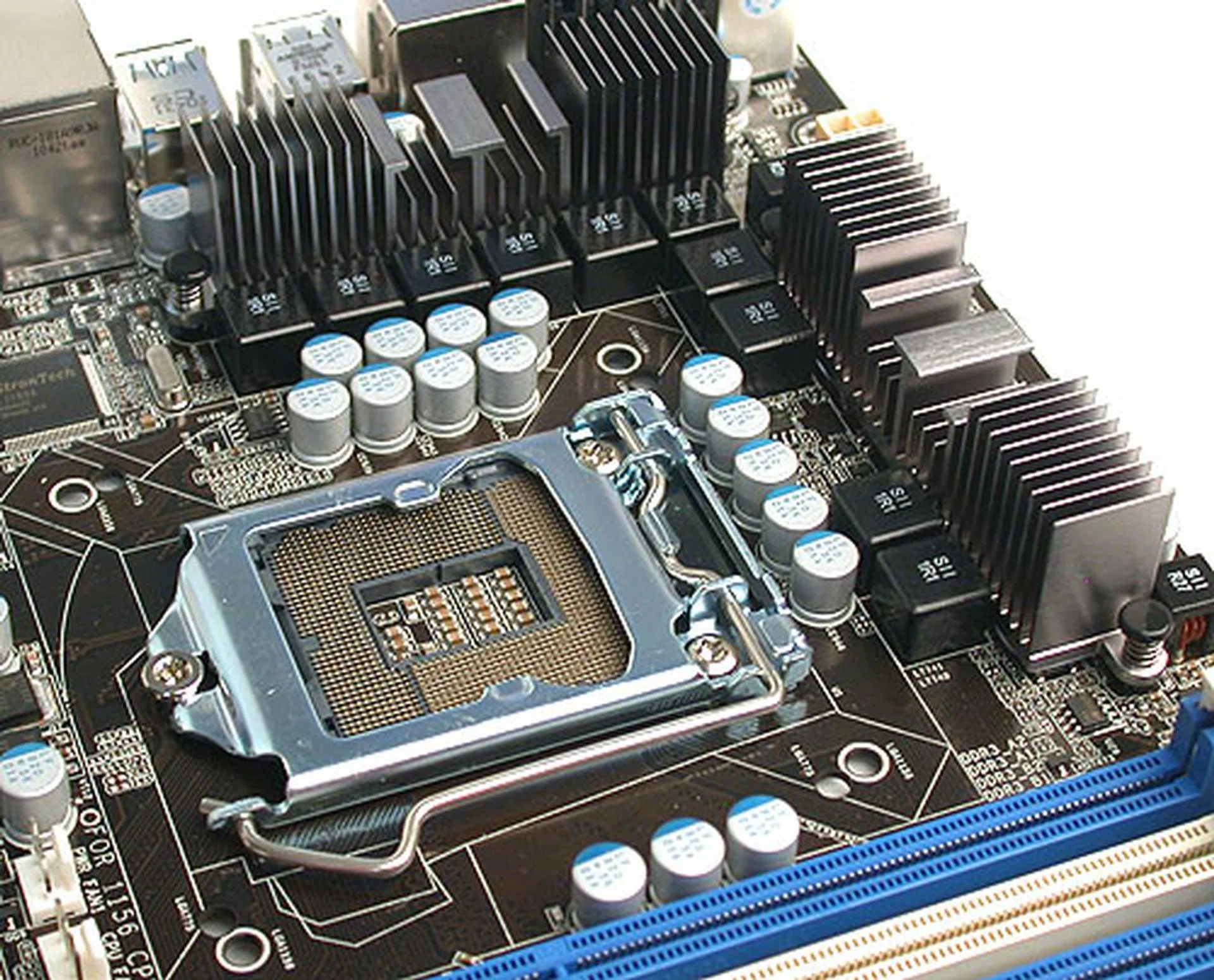 Fairly minimal passive heatsinks around the socket means that users shouldn't have any trouble with larger CPU coolers.