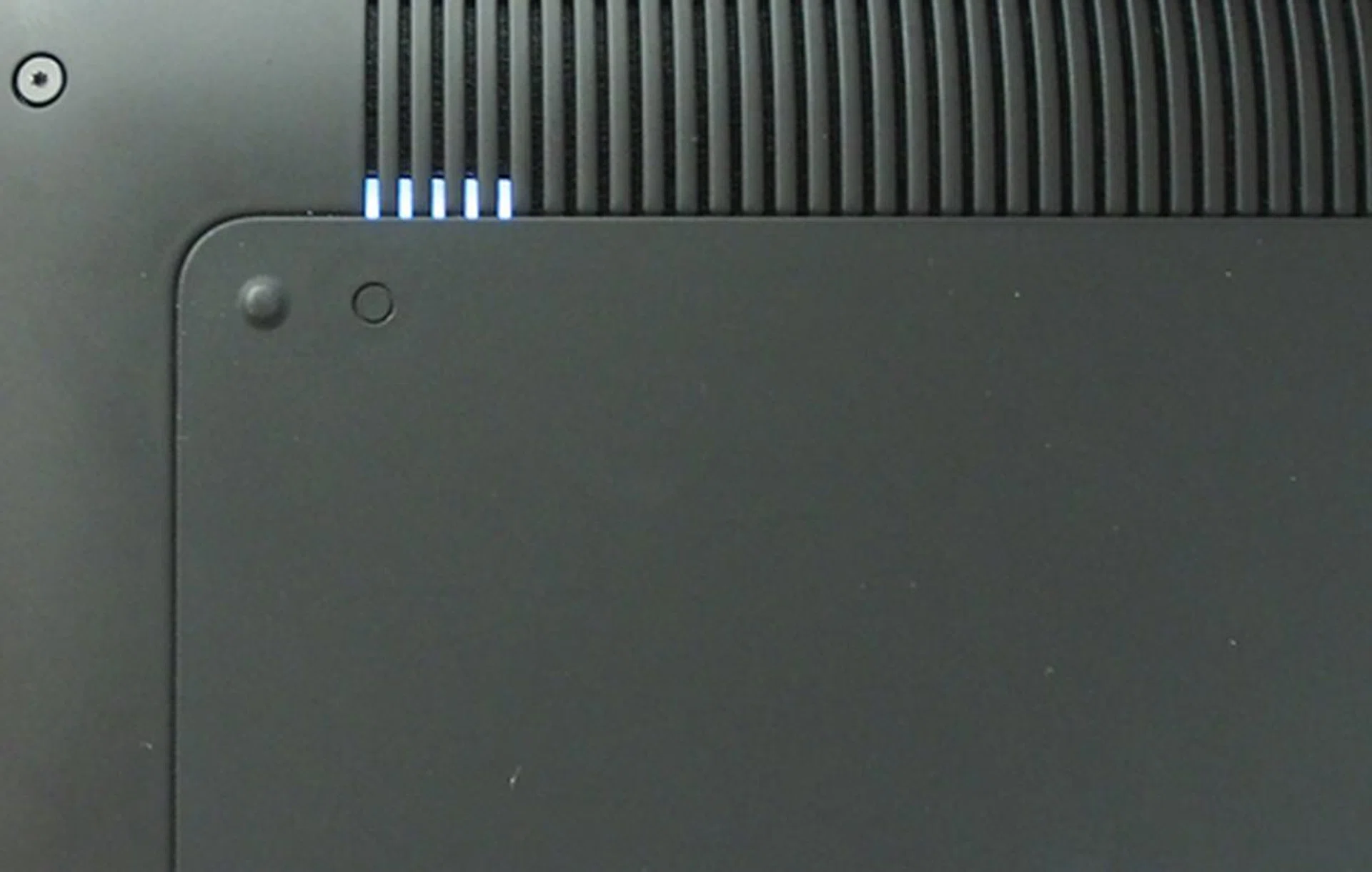 The carbon fiber base plate is gone, and the battery life indicator has been moved from the right-side to the base. Pressing that little circular button will light up the battery life display.