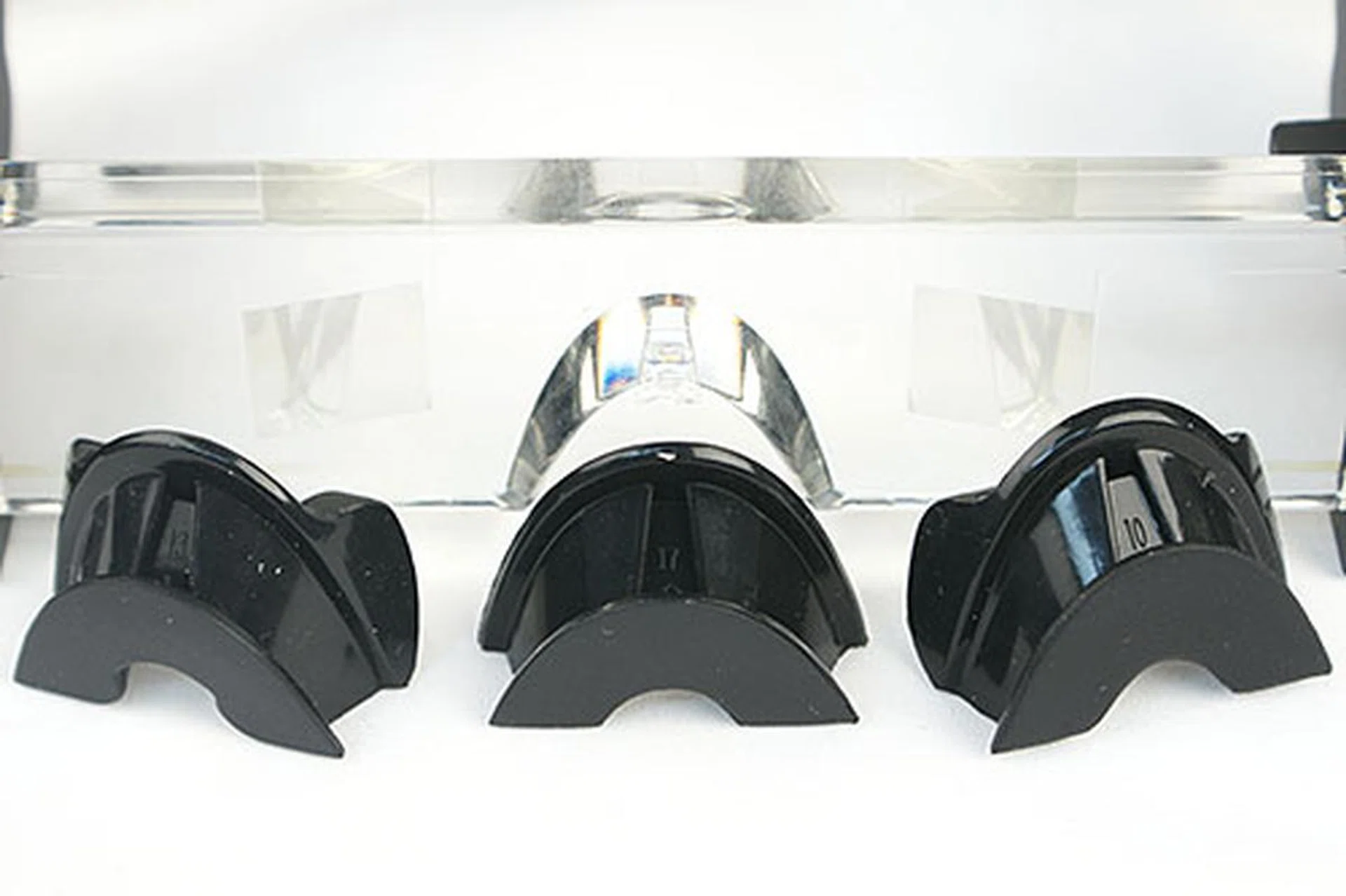 Three nose pads are supplied. Swap around until you've a pad that rests comfortably on your nose bridge, and you can see the whole screen properly.
