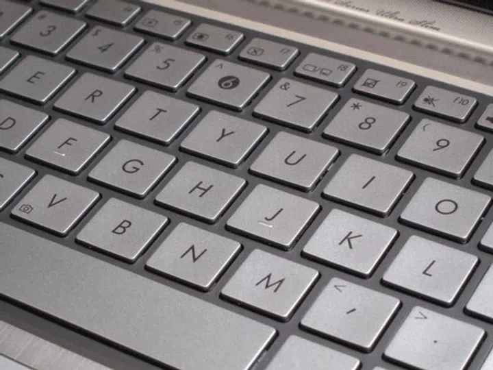 The metallic chiclet keys are spaced fairly wide apart, but typing experience was similar to most other chiclet keyboards, which means it's fairly comfortable to use. It's also made of metal so that it feels cool to the touch, and robust.