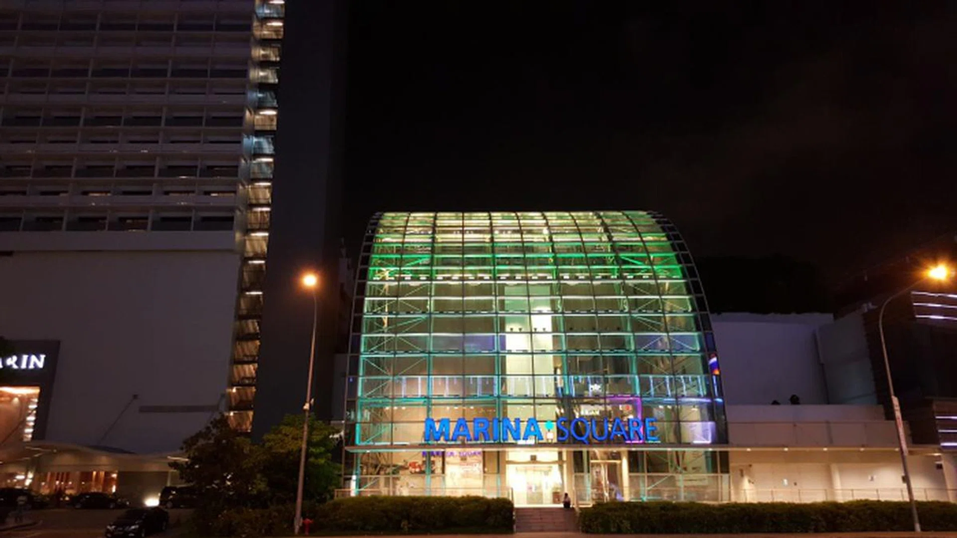 This photo is taken by the Samsung Galaxy S6 edge in Auto mode. You can see that the photo is brighter (the hotel windows) and upon zooming in, artifacts and noise are kept to a minimum. Do note that the rear camera of the Galaxy S6 edge has an aperture of f/1.9, which explains the better low light photo. <br> Click to enlarge the image.