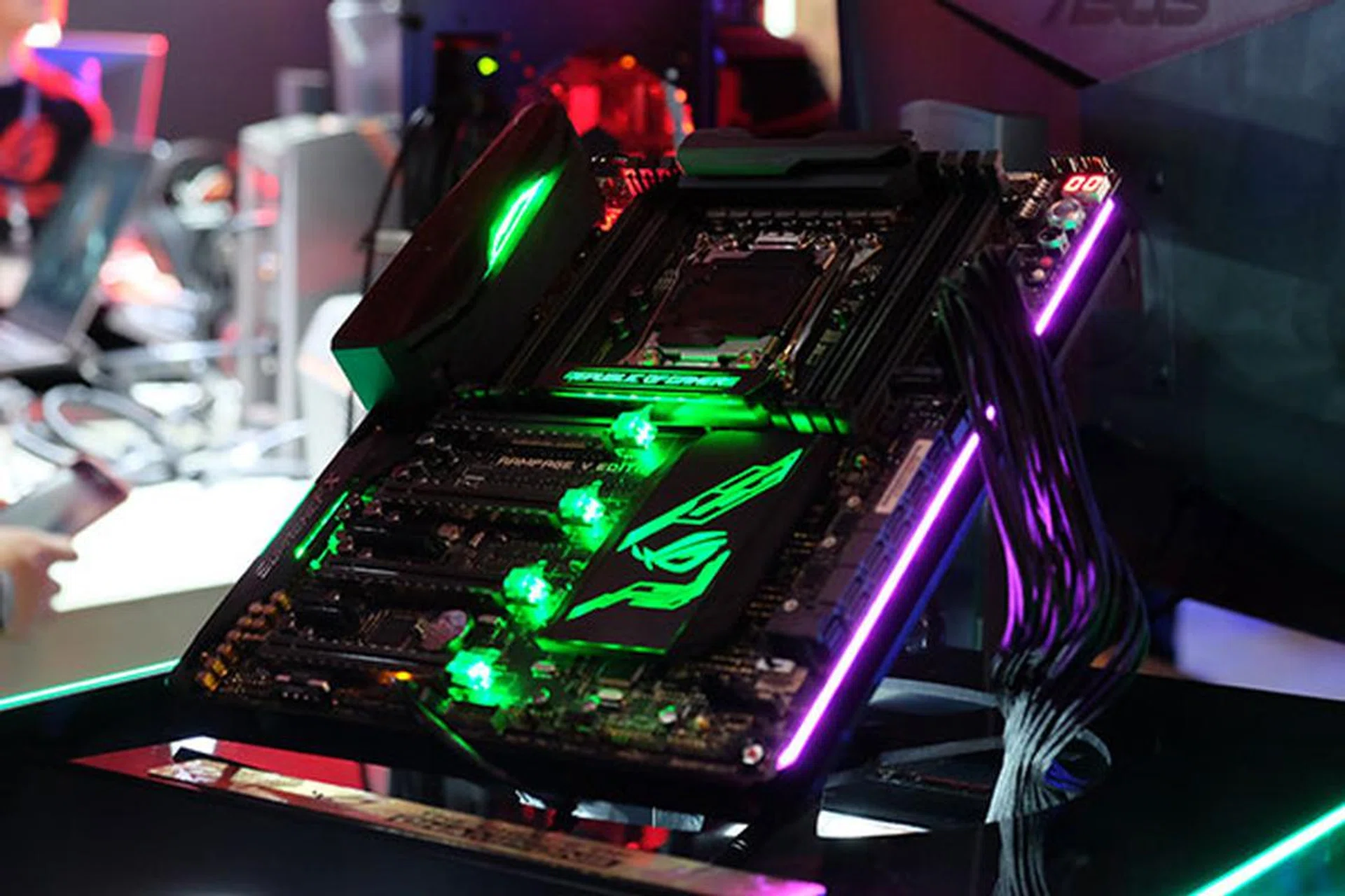 ASUS ROG Rampage V Edition 10