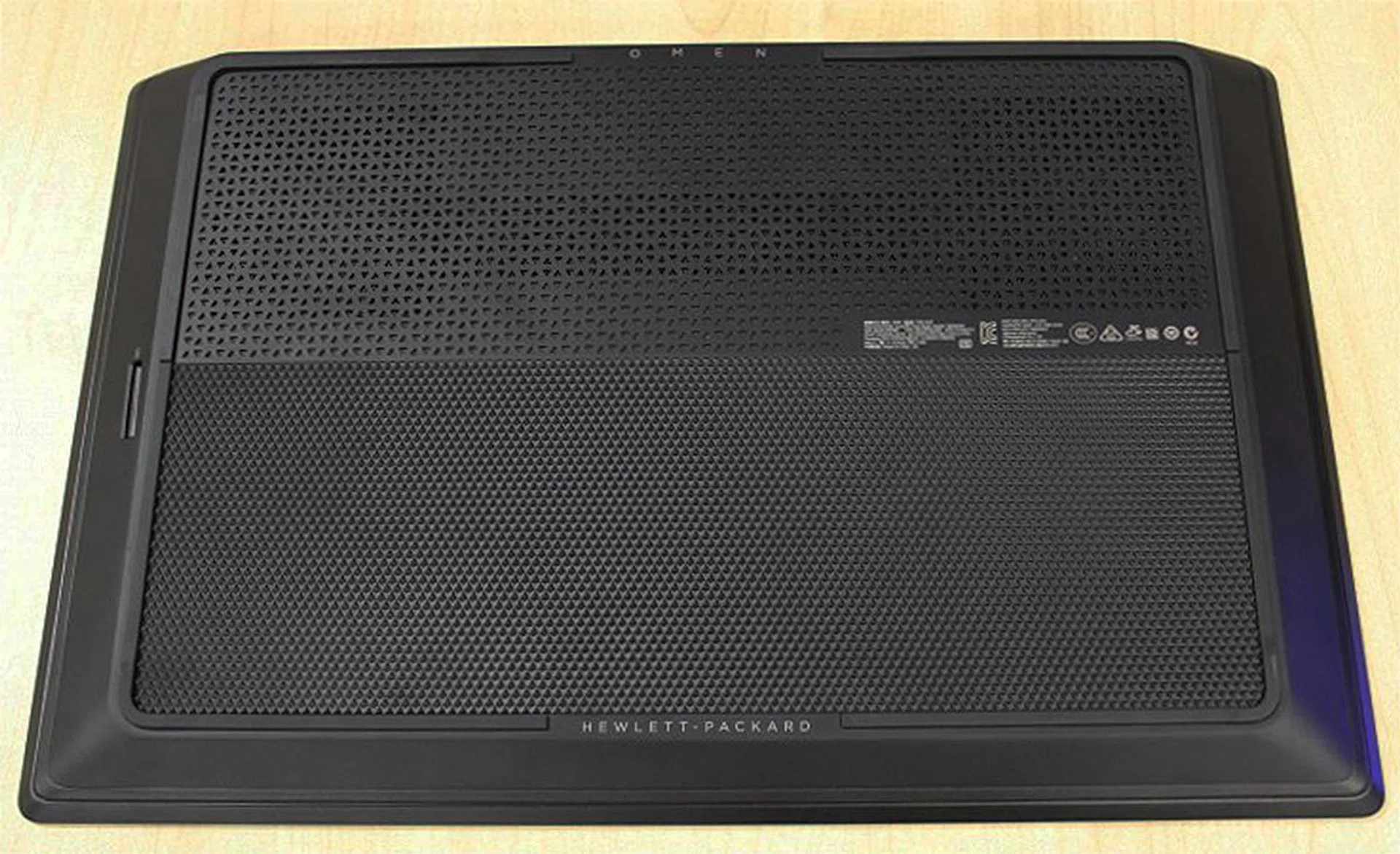 Despite the fact that the bottom will never get much attention, HP didn't skimp out on the design details.