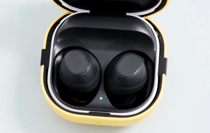 The Galaxy Buds2 FE is available in Black and White.