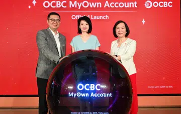 From left: Sunny Quek (Head of Global Consumer Financial Services, OCBC), Sun Xueling (Minister of State, Ministry of Home Affairs & Ministry of Social and Family Development) and Helen Wong (Group Chief Executive Officer, OCBC), officially launched the OCBC MyOwn Account at the OCBC Wisma Atria branch. Photo: OCBC.