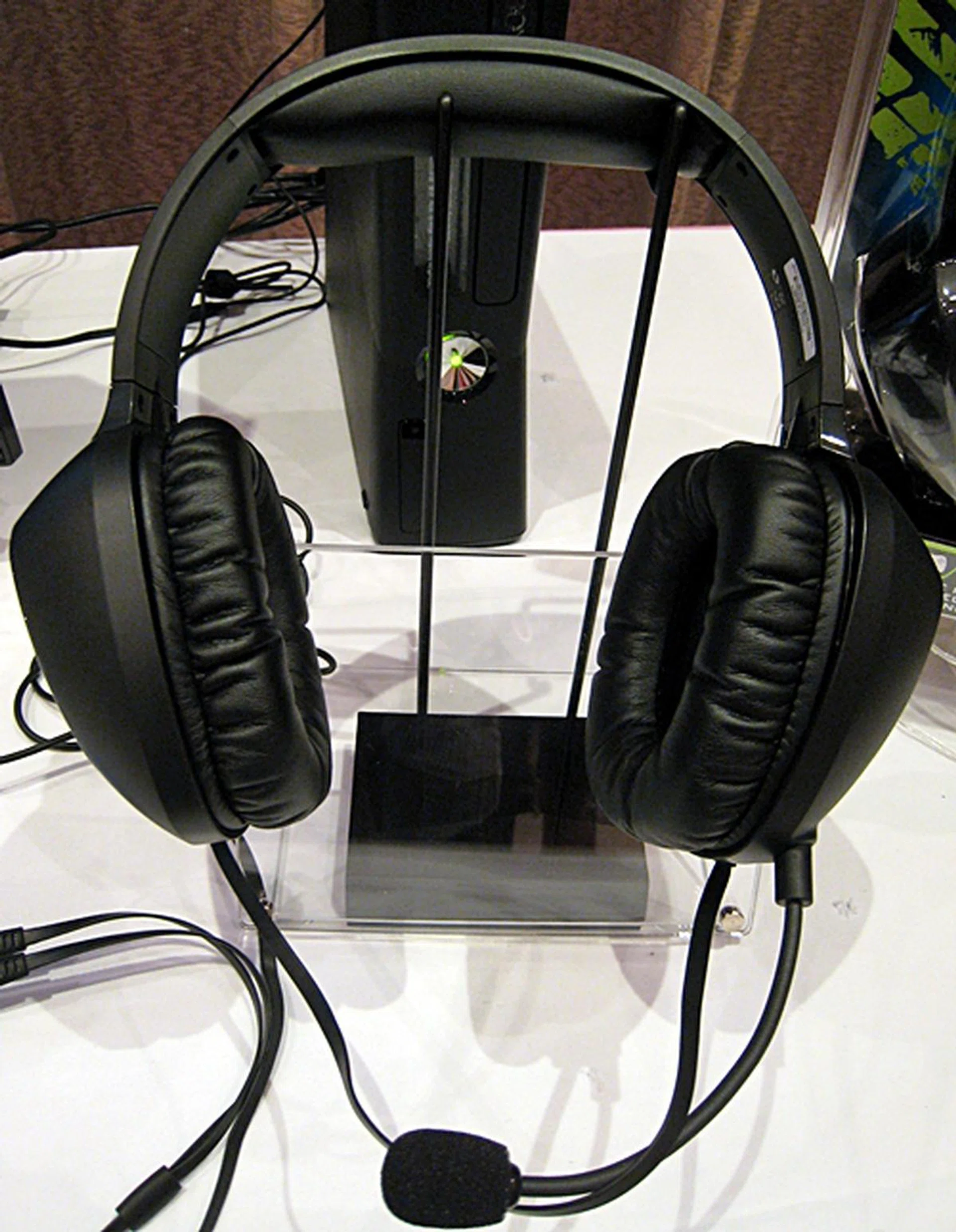 The Sound Blaster Tactic360 Sigma is designed exclusively for the Xbox 360, of which you can probably tell from the product name. However, this headset is also friendly with any AV device that features a standard 3.5mm audio jack. Not too shoddy for 99 bucks.