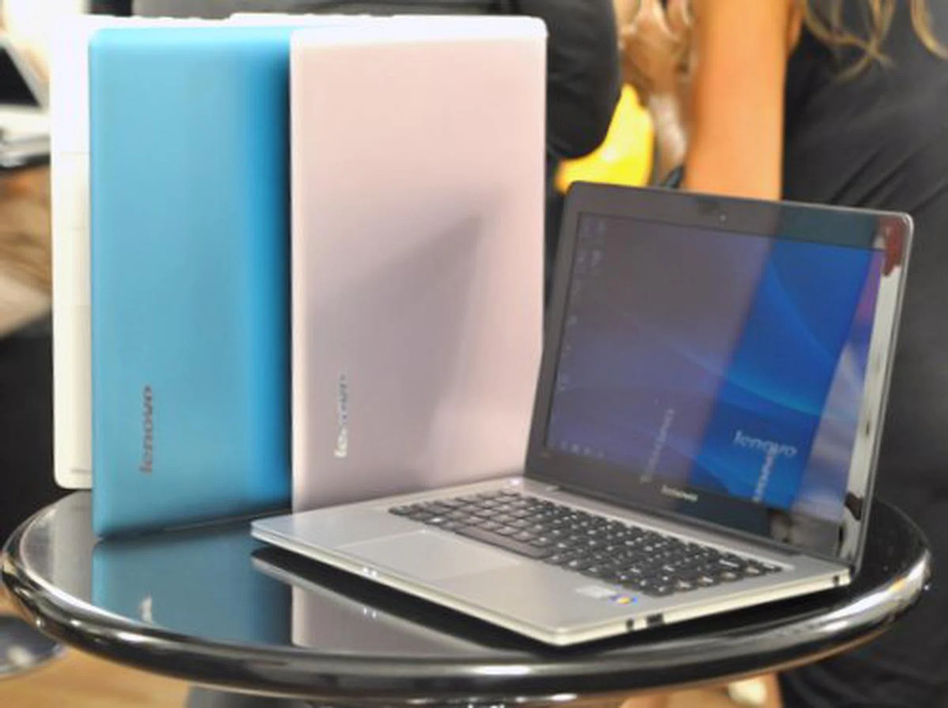 The new Ultrabooks remain largely the same as Lenovo's previous generation of Ultrabooks. All are generously covered in aluminum, a luxurious material which also happens to dissipate heat pretty well.