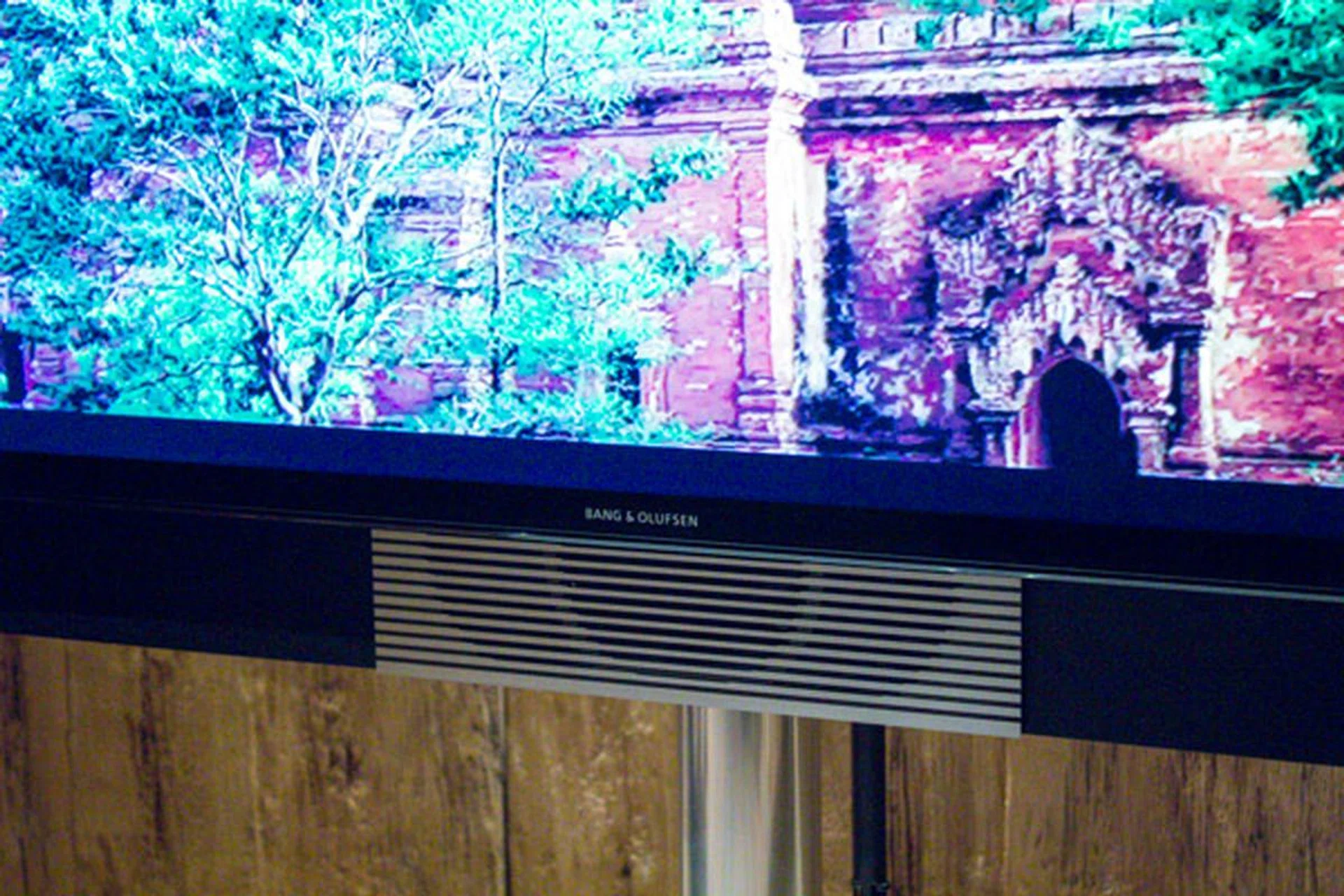 The central speakers provide impressive bass performance. 