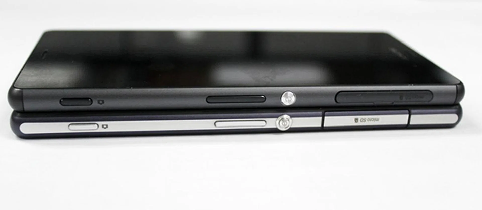 Comparing the right side of the Sony Xperia Z3 (top) and Xperia Z2 (bottom).