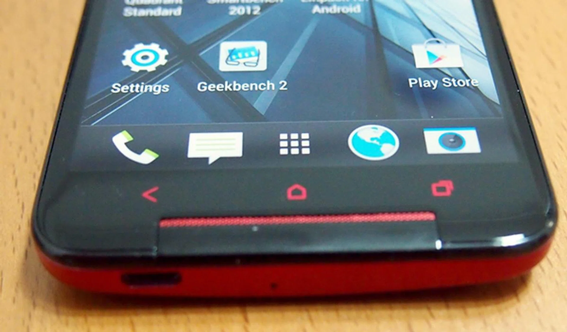 Most Android users should have no problems switching over to the Butterfly S as it retains the standard three-button layout with  capacitive touch.