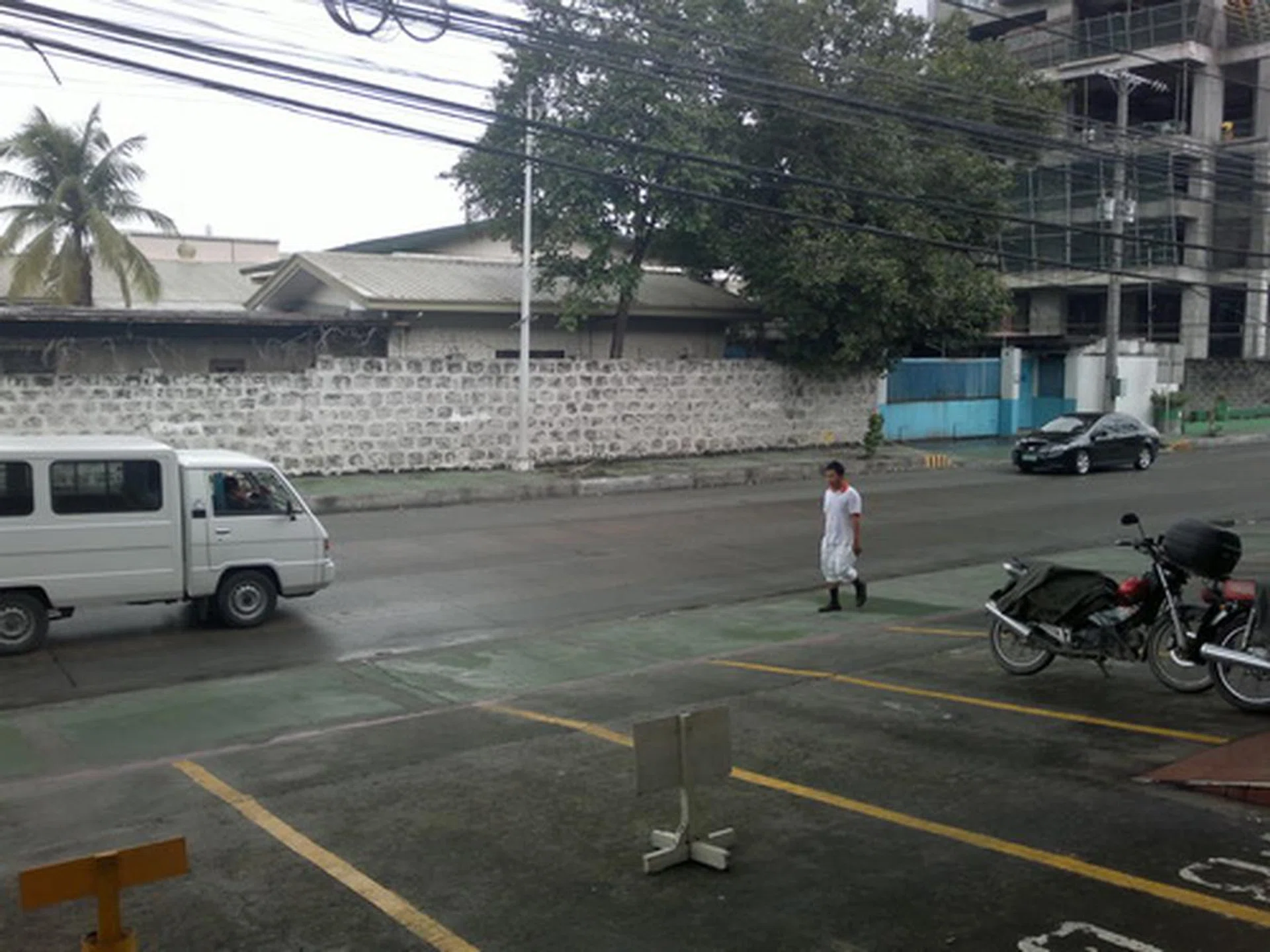 Photos taken with the maximum resolution of 8 megapixels are very clear, although maybe a bit over-sharpened. 