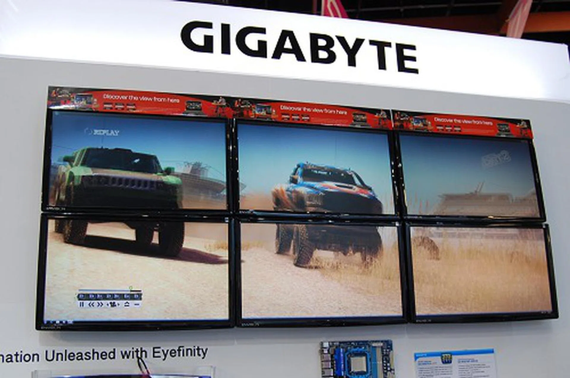 Wonder what's driving these 6 monitors? Obviously it's an Eyefinity based solution...