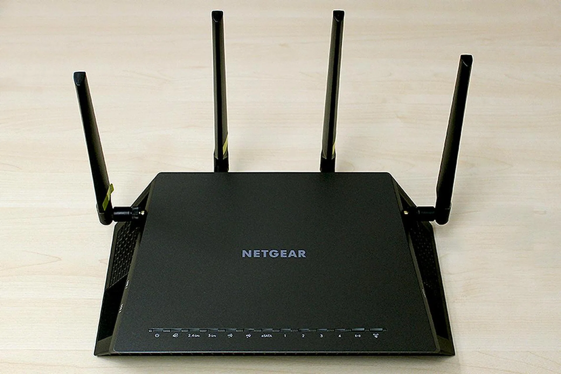 The Nighthawk X4 is Netgear's latest flagship router, supporting a maximum combined data transfer rate of 2333Mbps on its 2.4GHz and 5GHz bands.