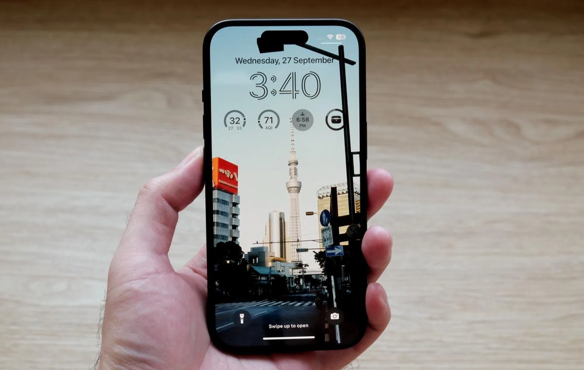 The display's refresh rate is still only 60Hz but at least it's sharp, bright, and has vivid colours.