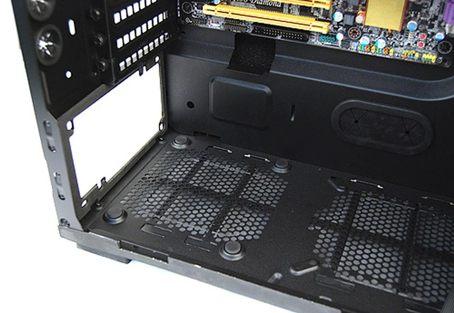 The PSU bay is pretty spacious and features rubber standoffs to insulate vibrations. There's also mounting points for another bottom intake fan. Corsair has also provided a dust filter that extends throughout the entire base of the casing, good for both the PSU and bottom intake fan.