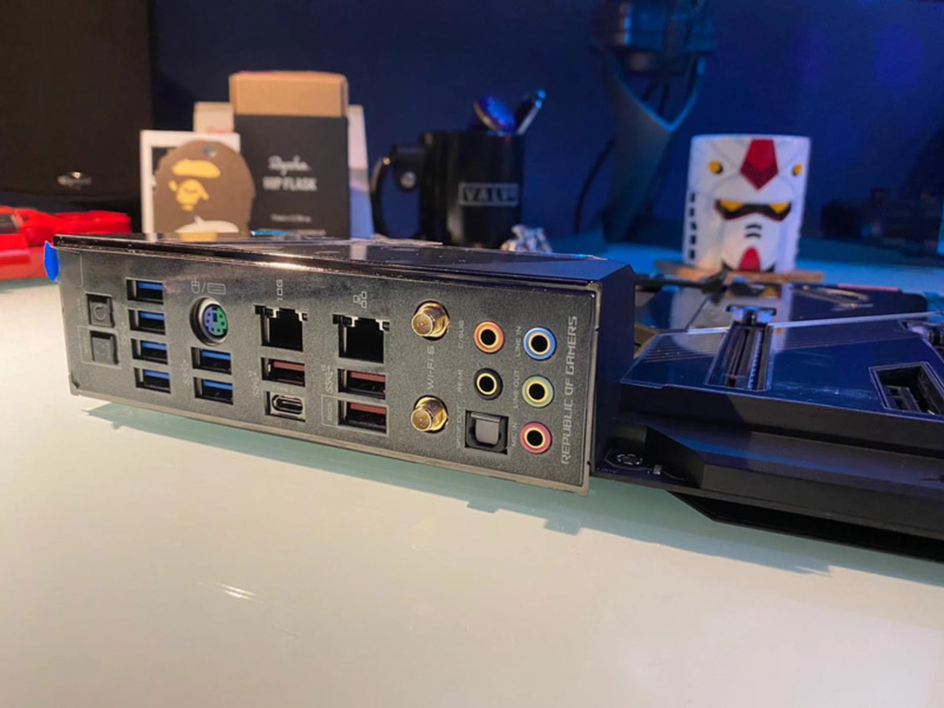 The ROG Maximus XII Formula has no lack of connectors and inputs.