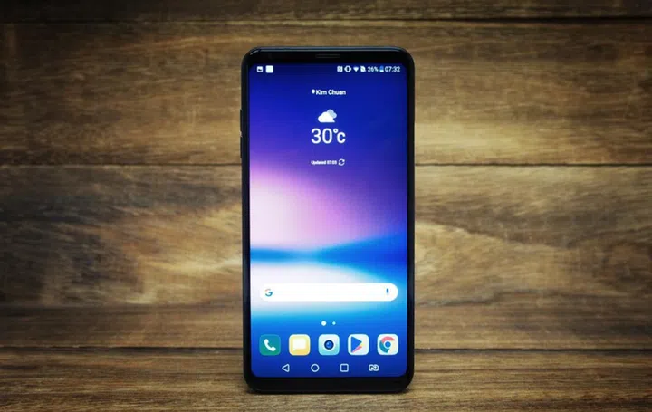 The LG V30+.