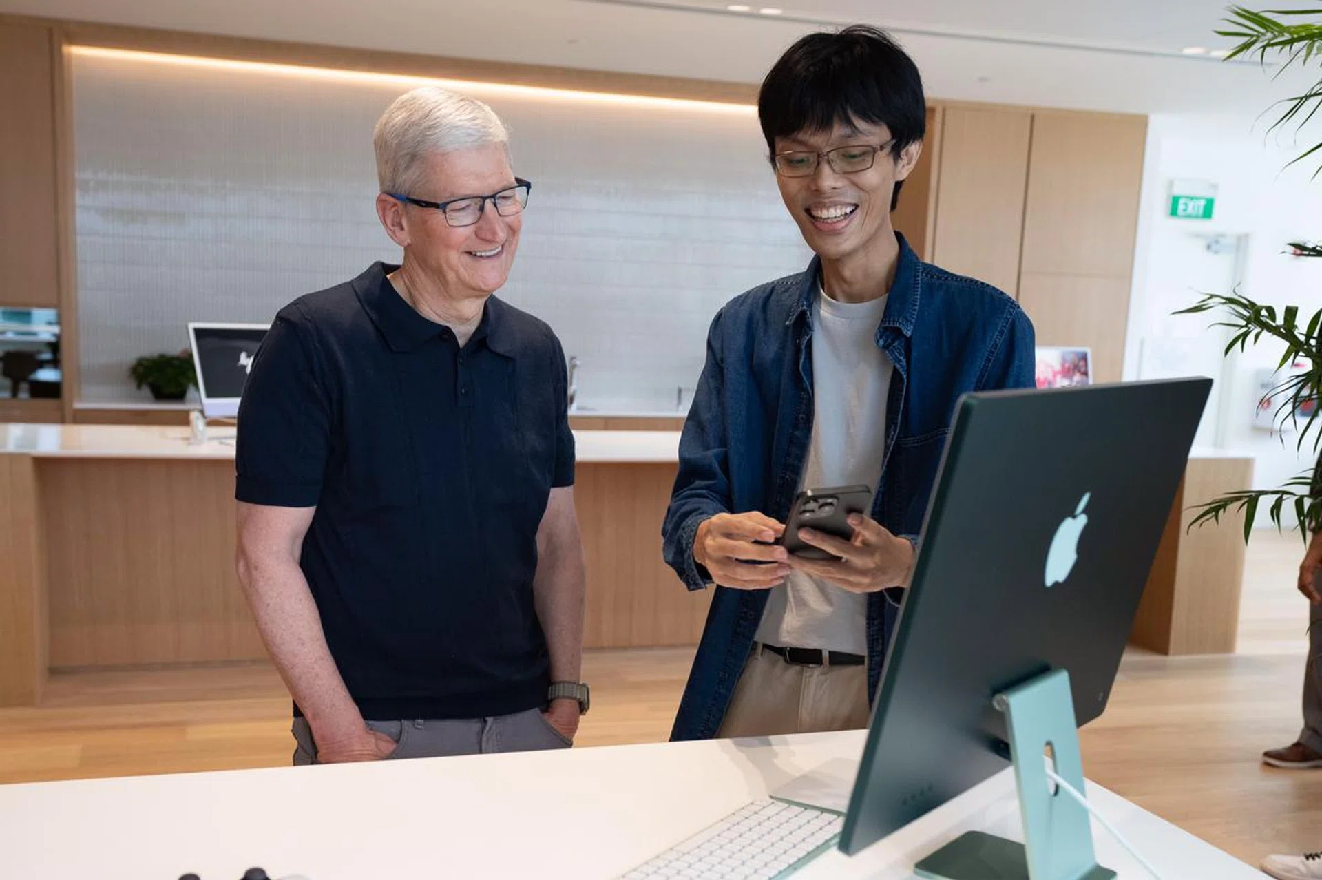 Chinykian (right) with Tim Cook at the Apple Developer Centre in Singapore. Photo: Apple.