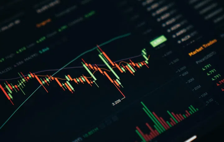 The DPM said that the MAS has consistently warned the public against trading in cryptocurrencies. Image source: Unsplash. 