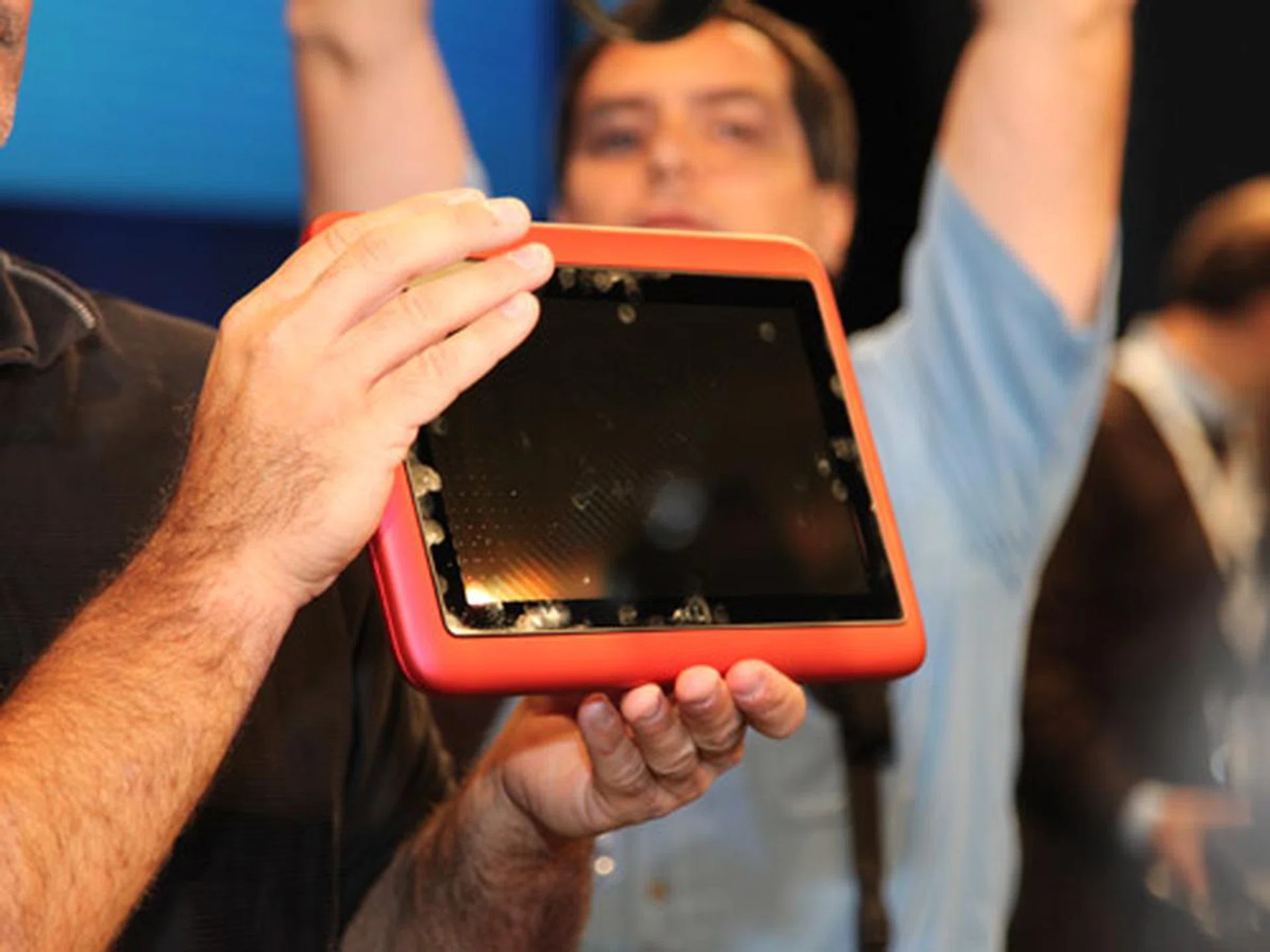Dell introduced its upcoming convertible mobile device equipped with an upcoming dual-core Intel Atom processor. The convertible tablet will be available later this year and it features a 10-inch swiveling screen that transforms itself into a netbook. Seen here as a tablet with a multi-touch screen.