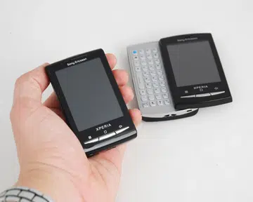 With a screen size of only 2.55 inches across, the X10 mini and X10 mini pro are possibly one of the smallest Android phones on the market. Like its bigger comrade, the three staple buttons are present on the front - Menu, Home and Back.