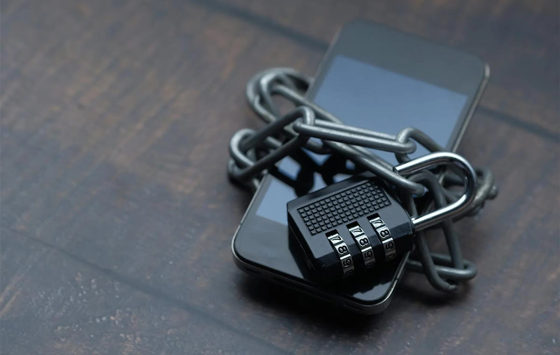 Is your phone secured? Photo: Pexels/Towfiqu barbhuiya.
