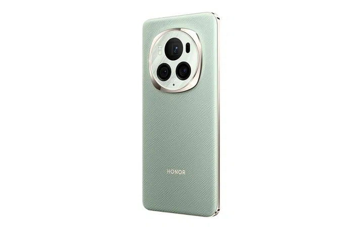 Honor Magic6 Pro in Epi Green colourway.