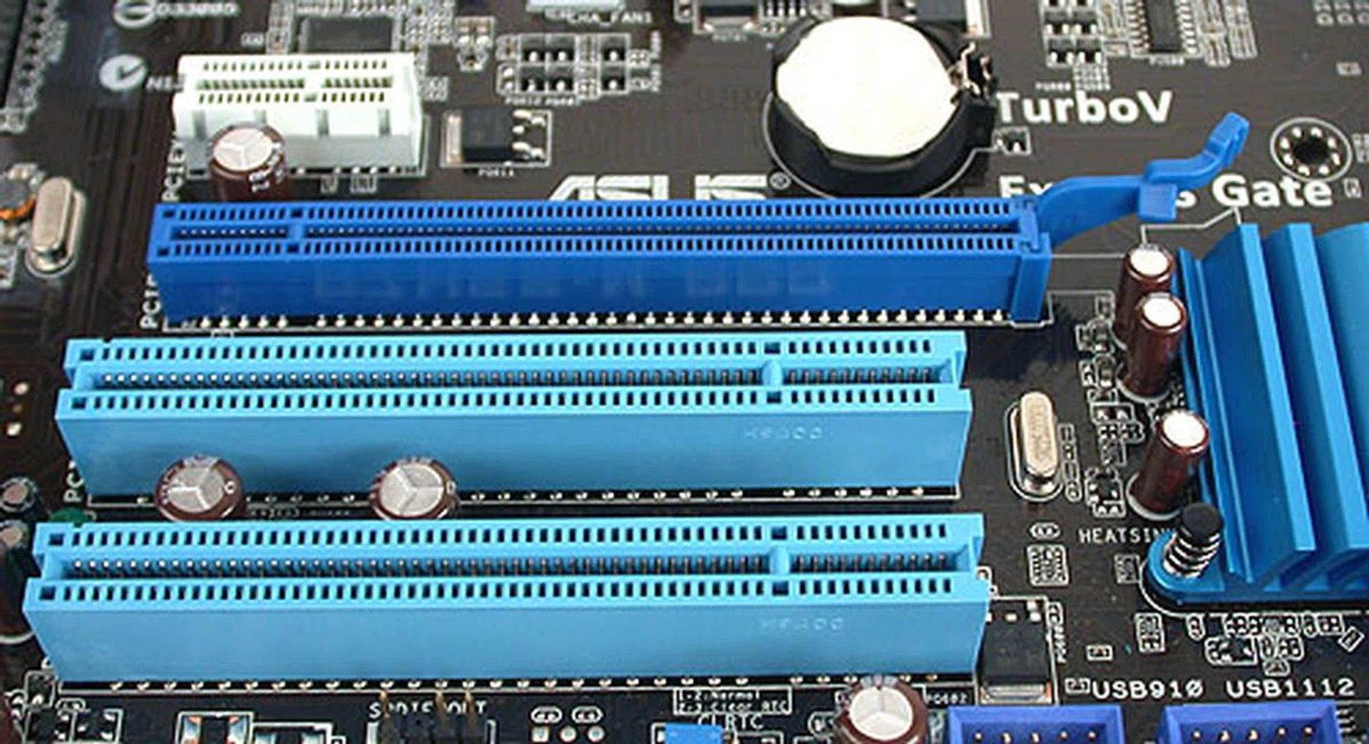 There's only one PCIe 2.0 x16 slot on the ASUS, with the manufacturer deciding that another PCI slot would be more useful for a mainstream chipset like the Intel H55 Express. We couldn't agree more. 