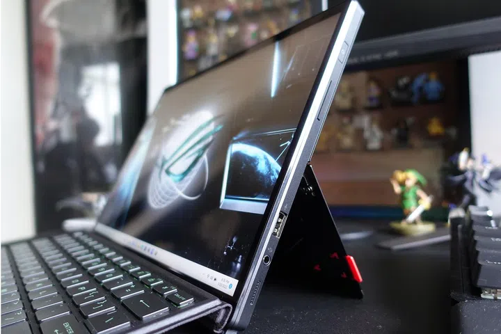 Note the detachable nature of the keyboard and the kickstand propping up the display. The ROG Z13 is a true gaming tablet or a convertible gaming notebook, whichever way you wish to use it. (Image source: HardwareZone)