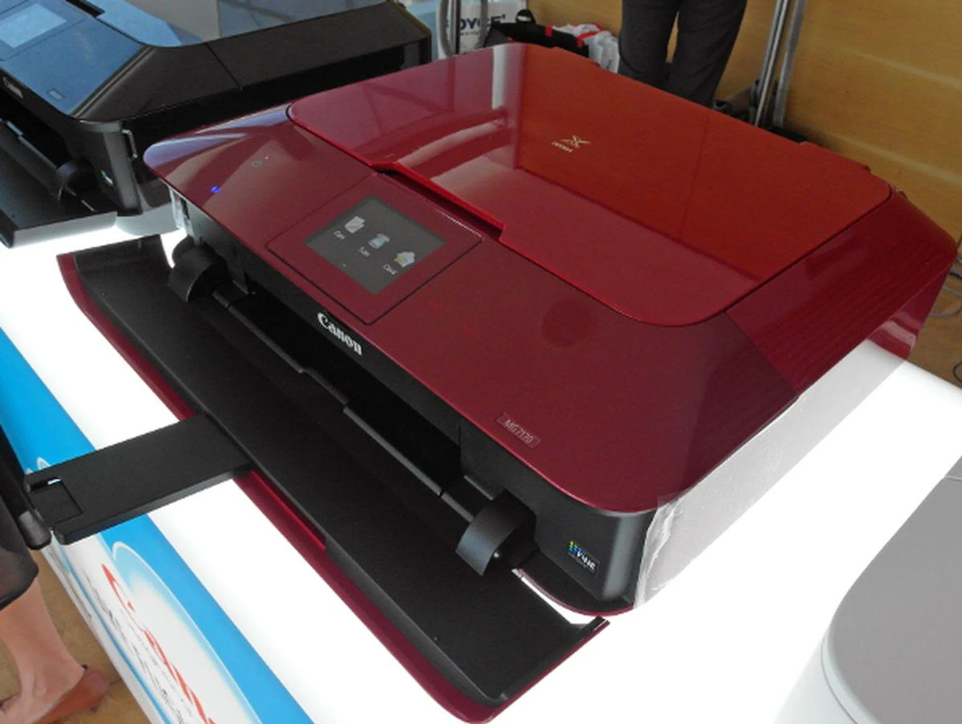 The Canon Pixma MG7170 also comes in red, besides the usual black color variant.