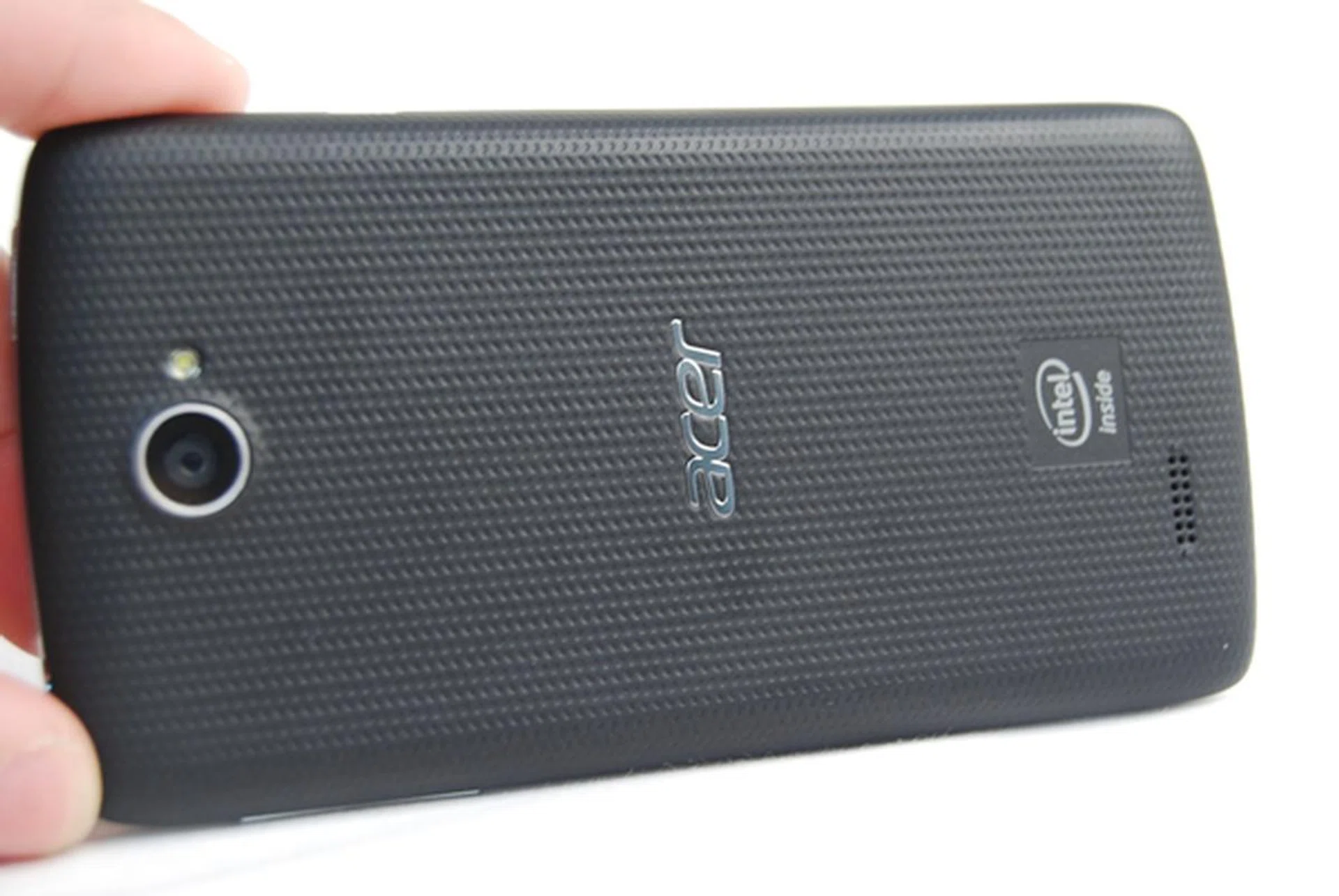 The Acer Liquid C1 is easy to handle due to its textured back, which offers a good grip.