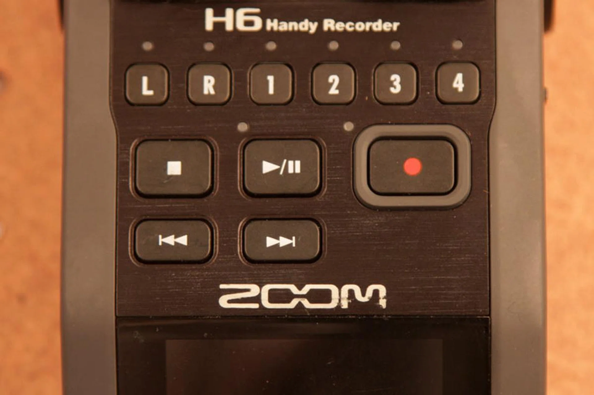 Channel selection and playback buttons conveniently located in the middle of the unit.