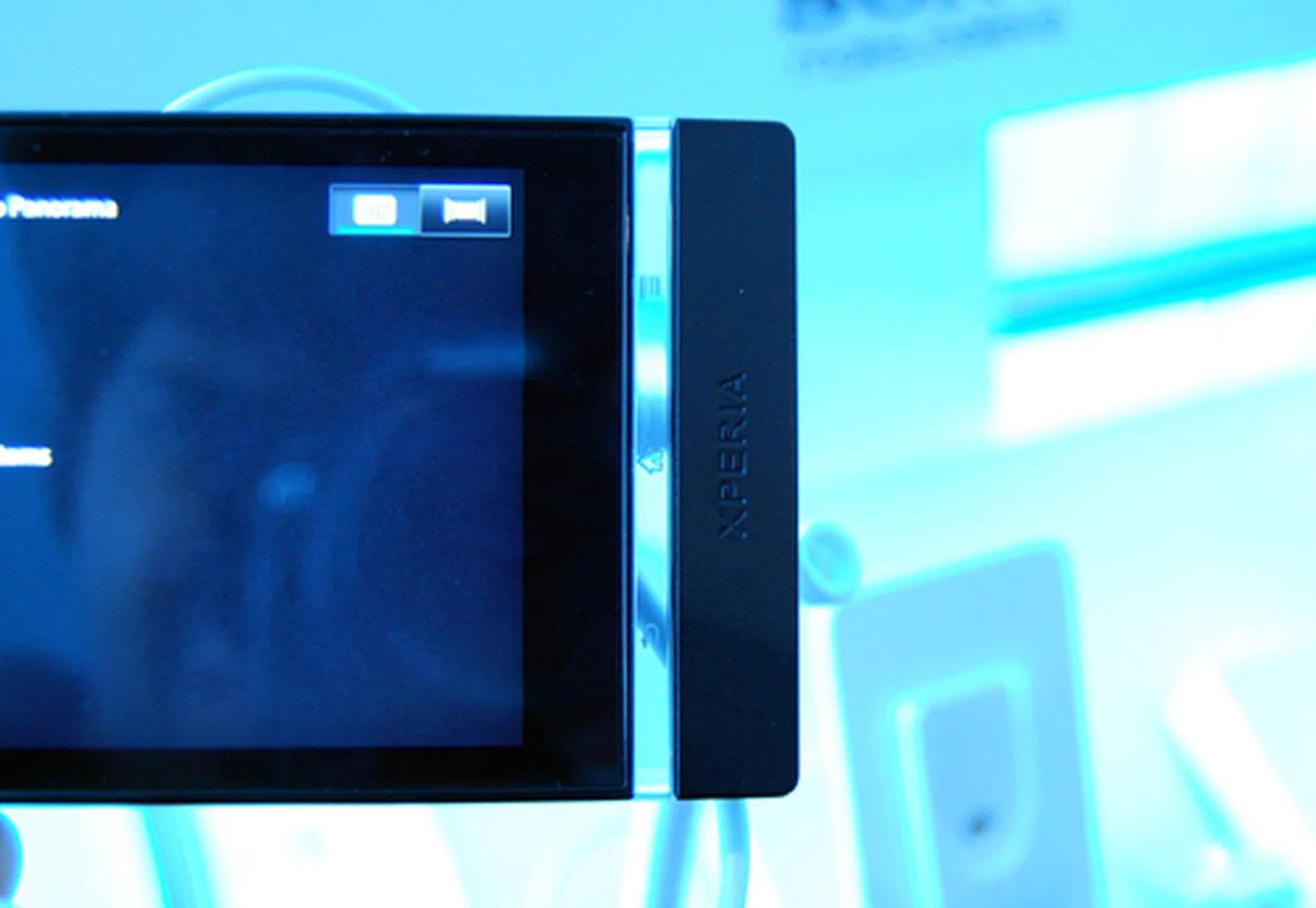 Making the NXT series stand apart from its contenders in terms of looks is the transparent strip found near the bottom of the device.