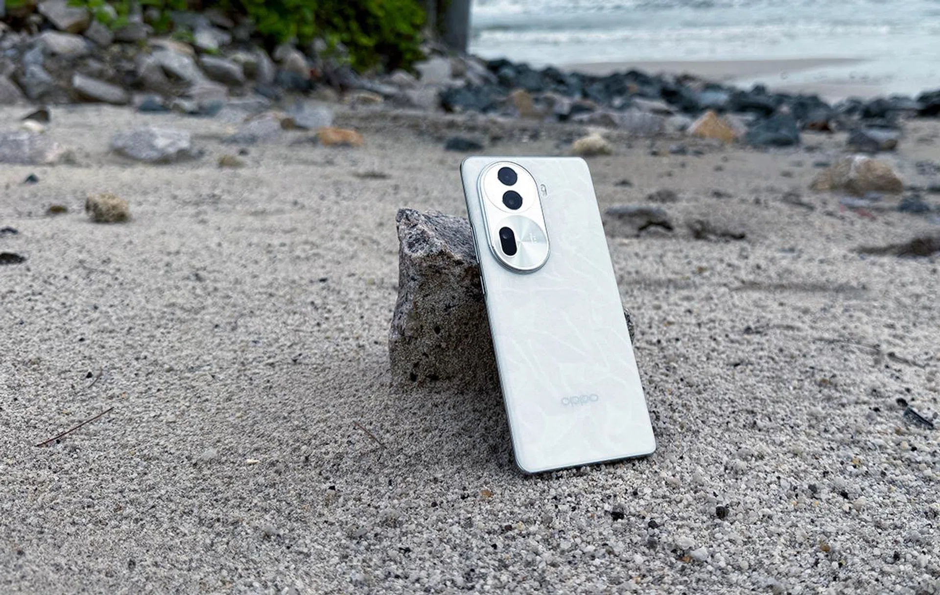 OPPO Reno11 Pro valiantly trying not to get sand inside along Desaru's beaches.