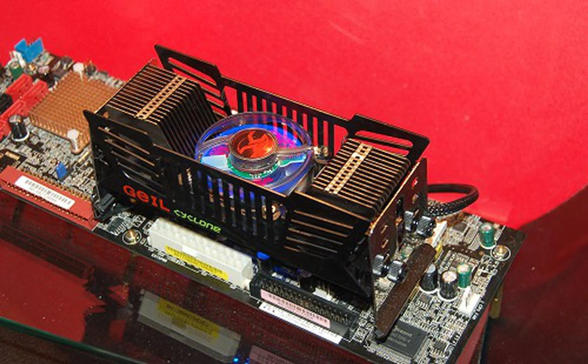  This is their mean looking Evo Cyclone memory cooler. It has an LED logo fan indicating temperature and real-time fan speed.  