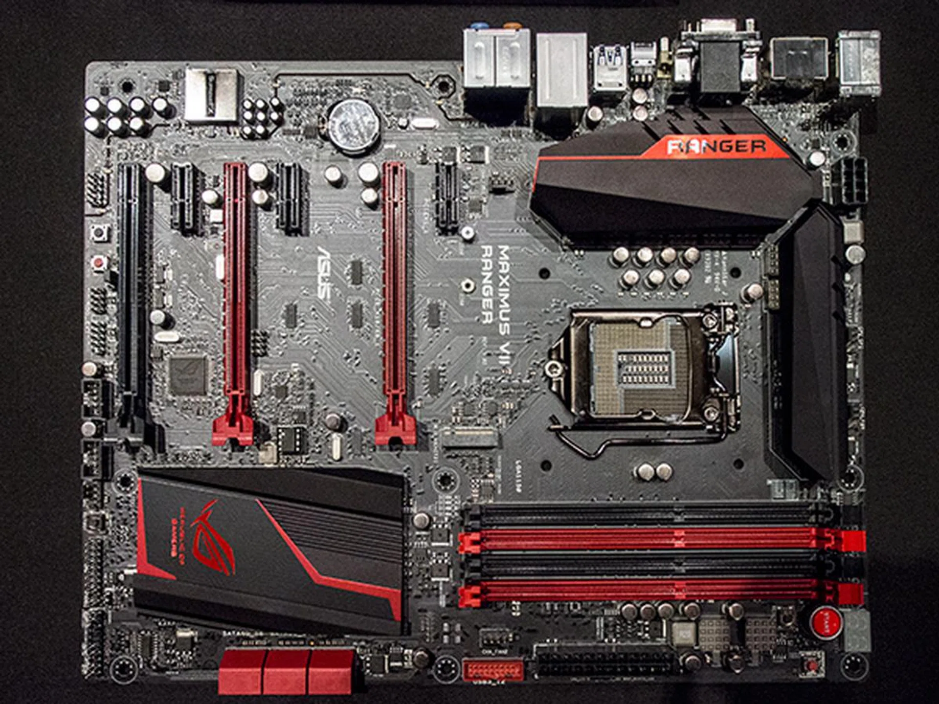 The new Maximus VII Ranger is pretty similar in construction with the Hero except that it comes with only six SATA storage ports.