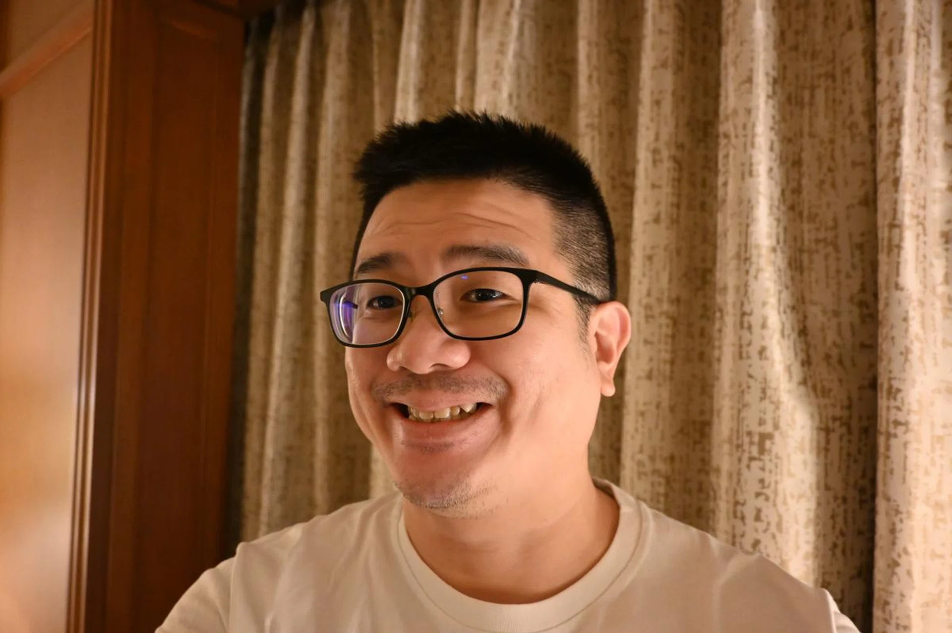 16mm at f/3.5, 1/80s, ISO 3200