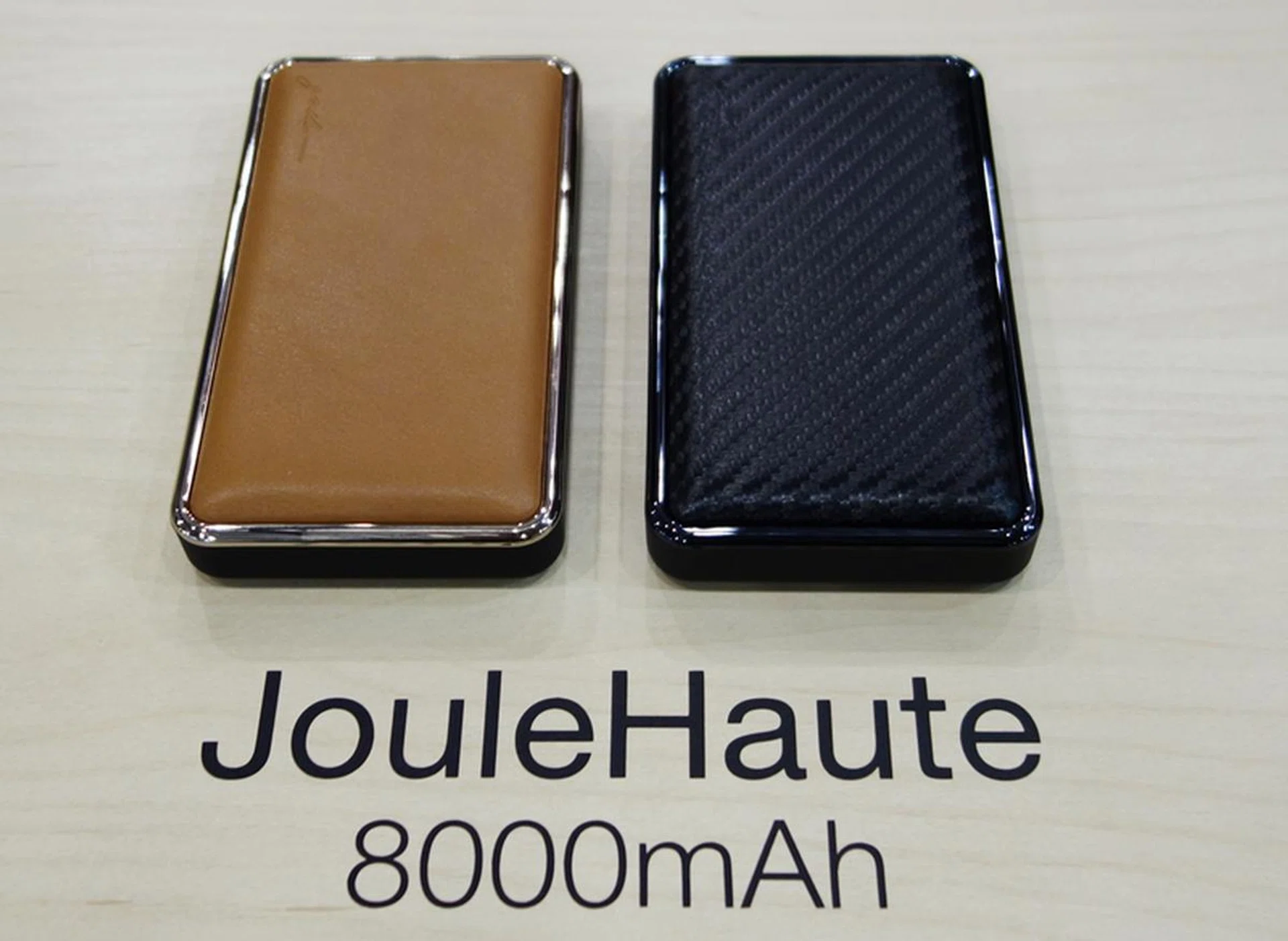 This stylish-looking 8000mAh power bank from Gosh! is available from Epicentre (Booth 6018) for S$71.90. Called the Joule Haute, it comes in two haute couture designs!