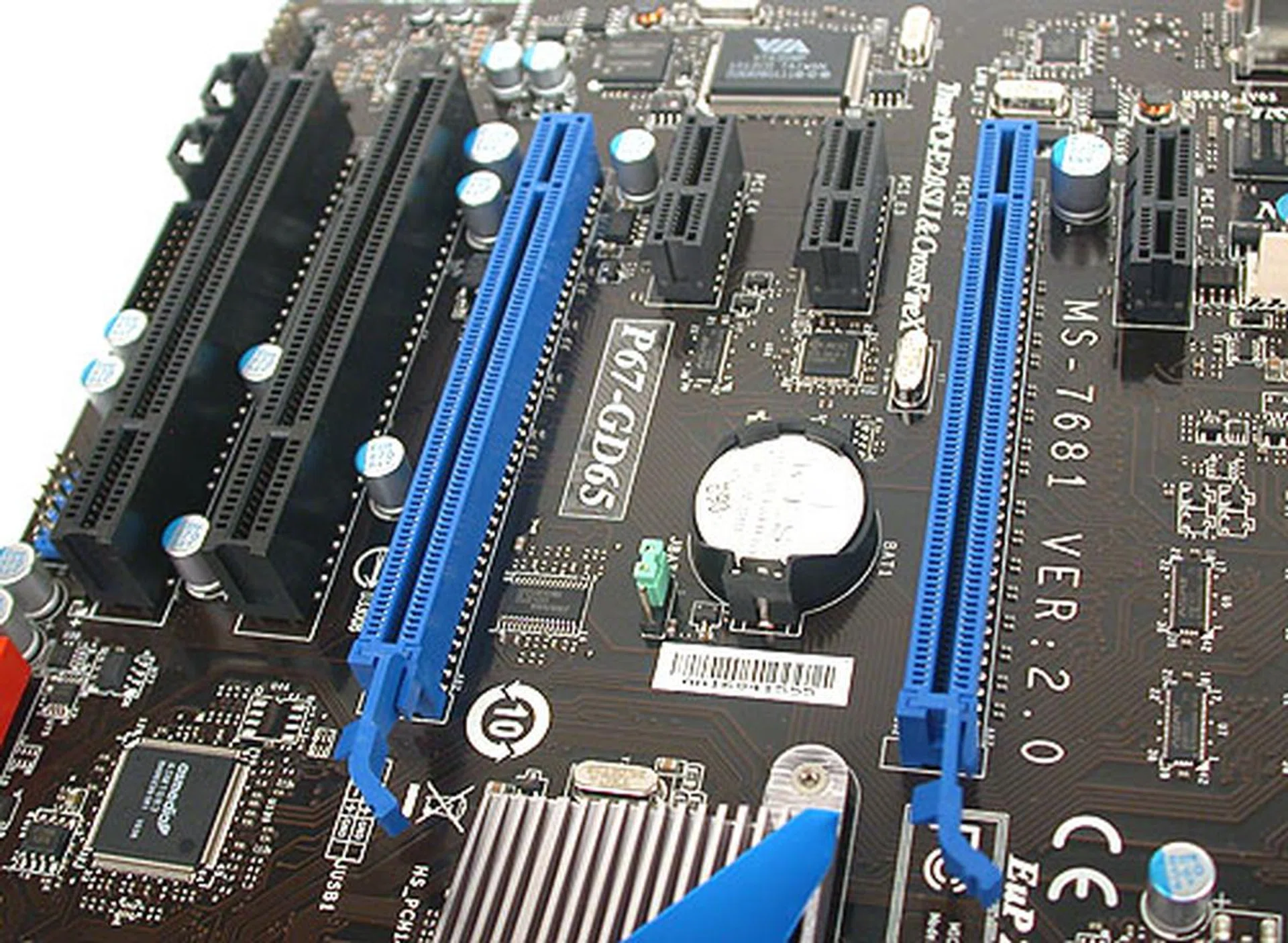 There's adequate space for dual-slot graphics cards in either SLI or CrossFireX. Do note that the second PCIe x16 slot on the left is only x8 bandwidth capable. Again, note the misprint on the PCB that left out the 'A' in the board model name.